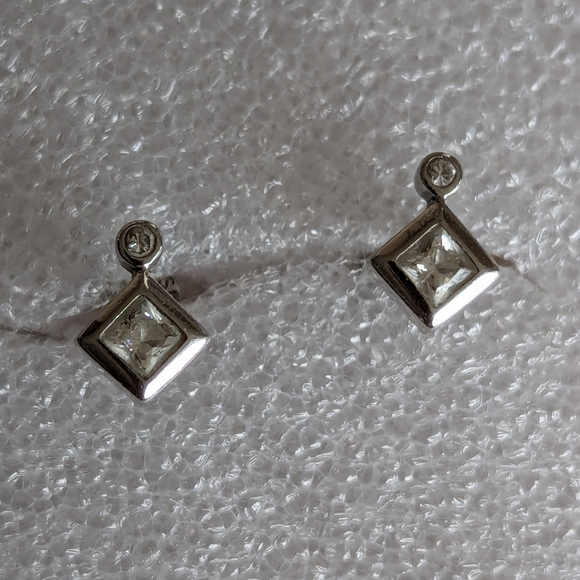 Silver screw on earings - Picture 1 of 5